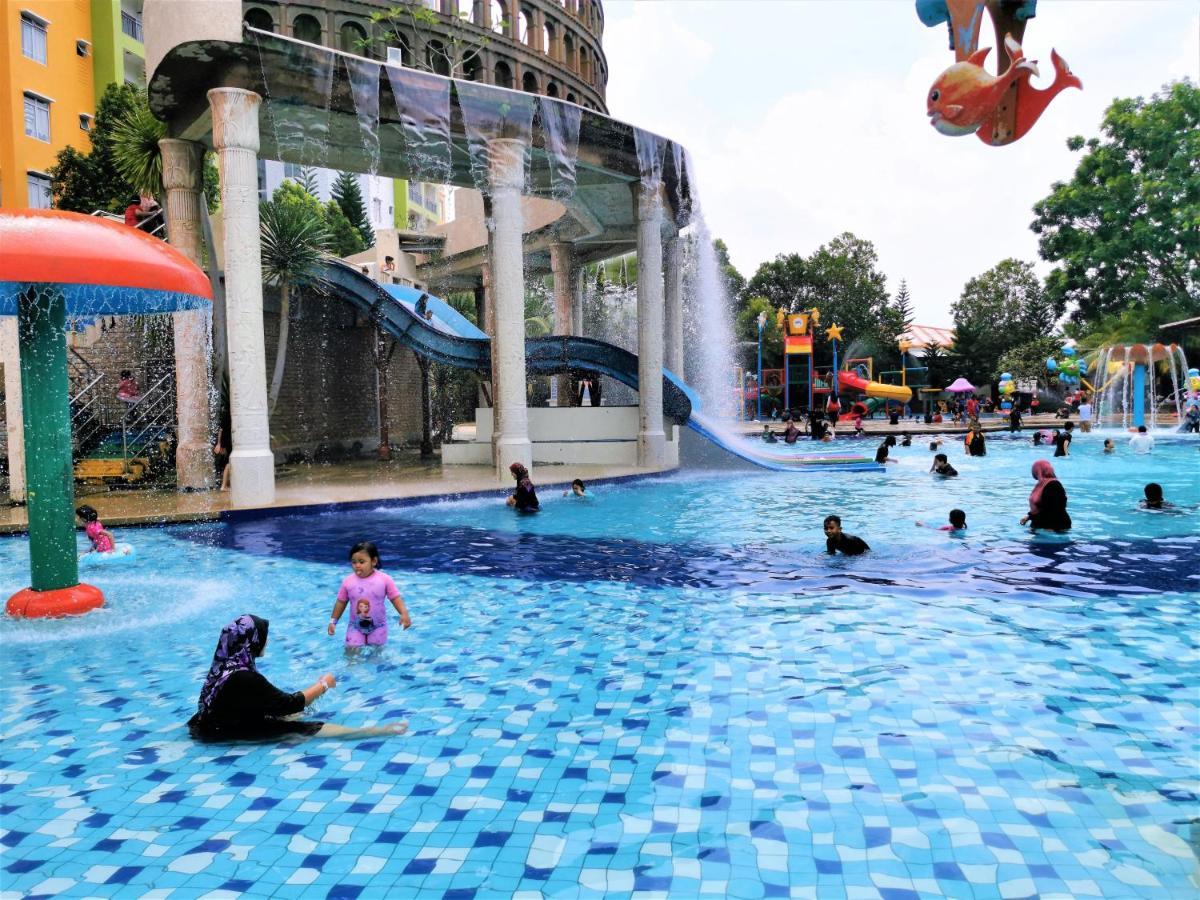 B - Lagoon Water Themepark Suite Melaka Town المظهر الخارجي الصورة