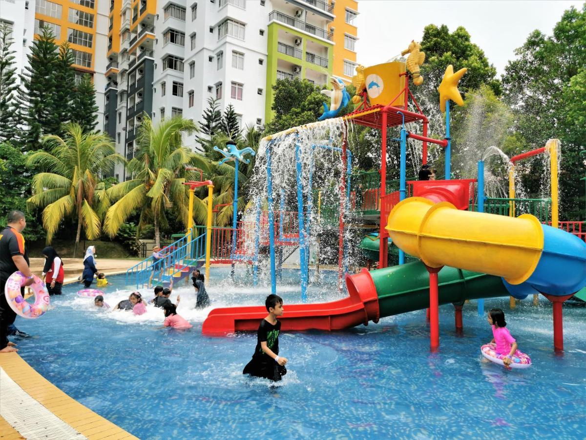 B - Lagoon Water Themepark Suite Melaka Town المظهر الخارجي الصورة